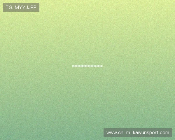 高尔夫选手开球击中树上鸟巢，鸟叼着球飞进洞
